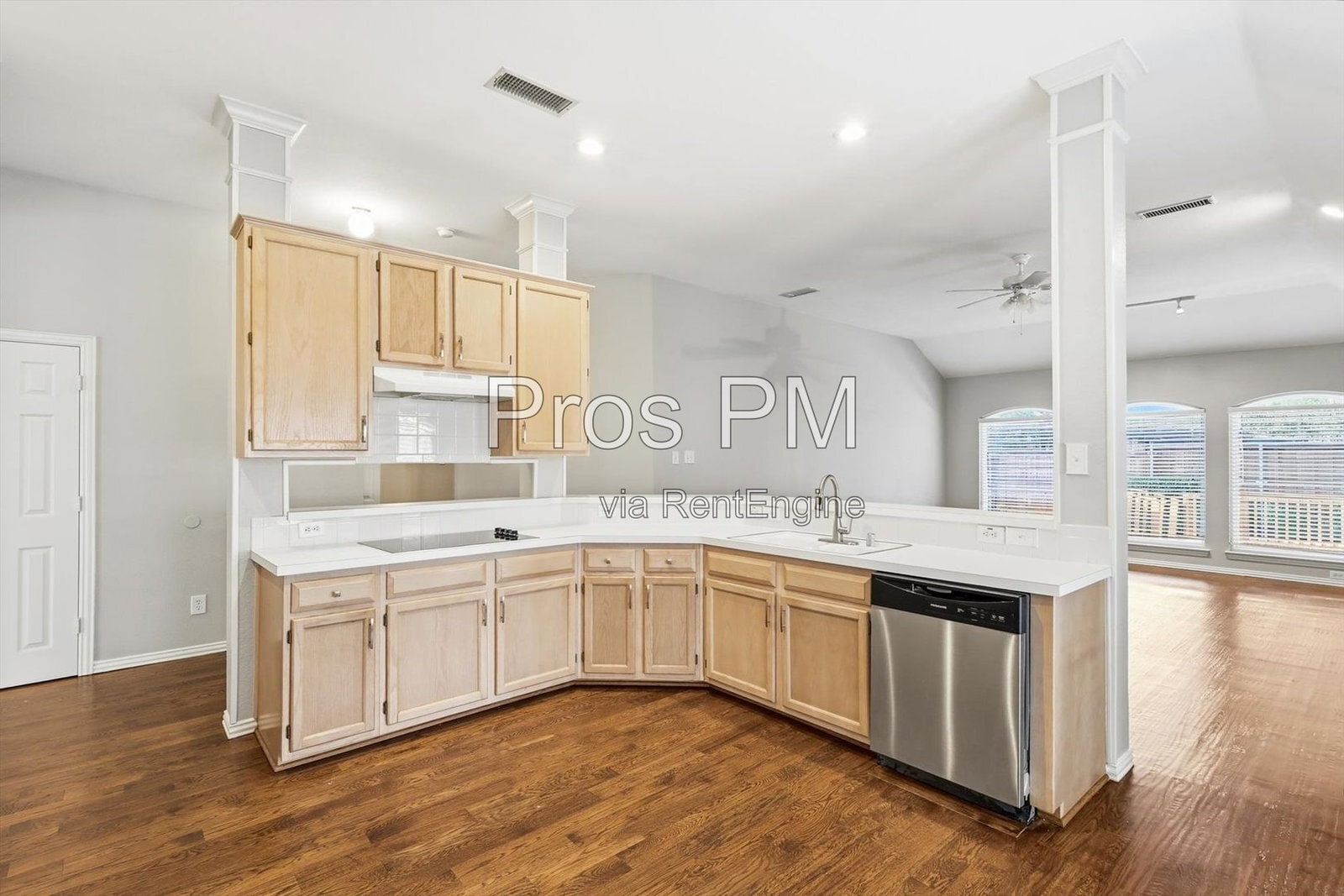 Building Photo - 2921 Meadow Glen Dr