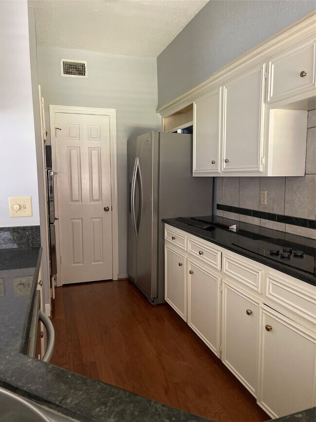 Building Photo - 5515 Strack Rd