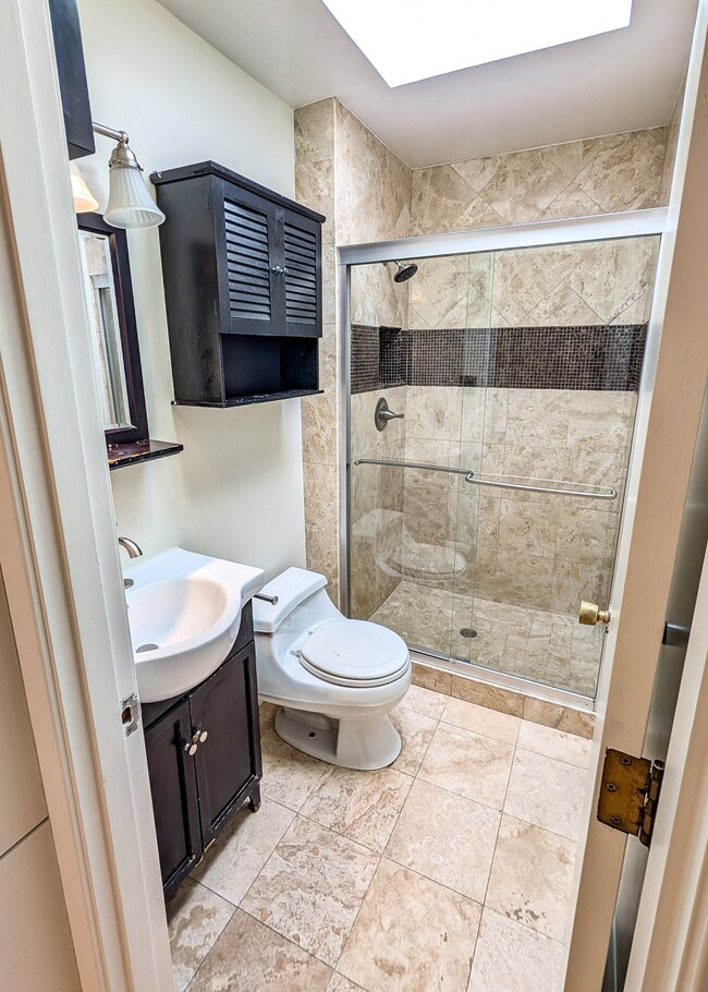 Building Photo - 3321 26th St