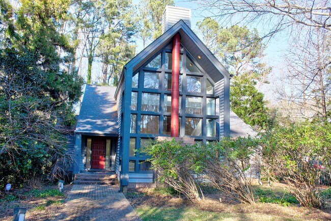 Building Photo - Contemporary 4bd/3.5ba Near Hope Valley + Home Equidistant to Downtown Durham & Chapel Hill!