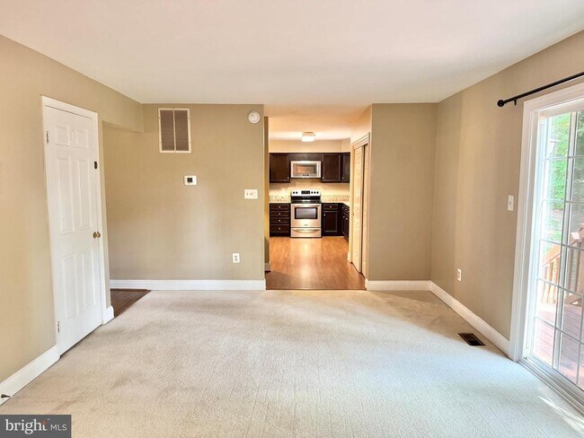 Building Photo - 15407 Skyline Dr