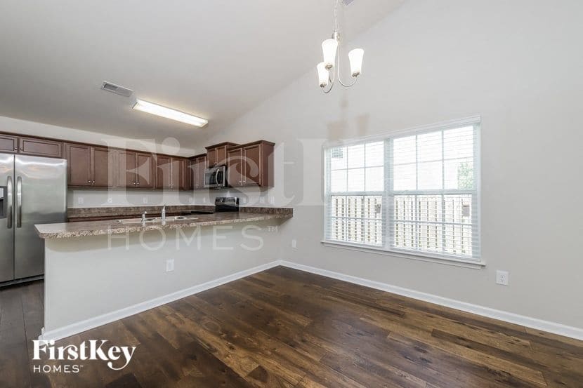 Building Photo - 1049 Solstice St