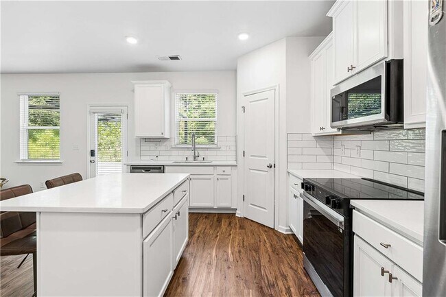 Building Photo - 430 Burgundy Terrace SE