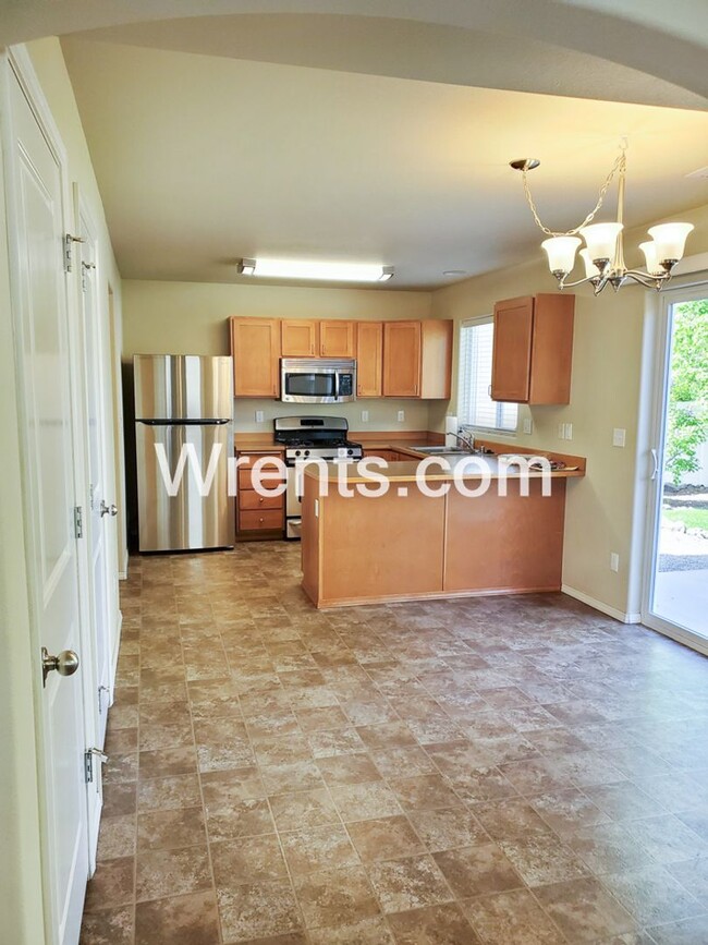 Building Photo - Beautiful 2 Story Home!