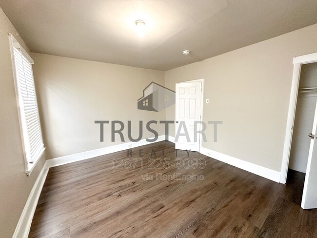 Building Photo - 3885 Manor St