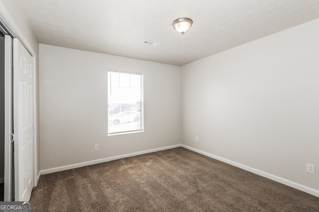 Building Photo - 9430 Sleepy Hollow Ln