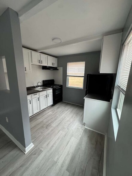 Building Photo - 201 Chandler Dr