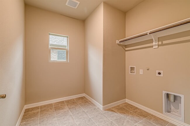 Building Photo - 337 Edmund Ln