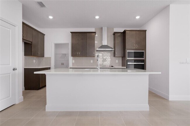 Building Photo - 1940 Sunshine Peak Dr