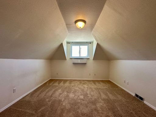 Building Photo - 3 Bedroom 2 Full Bath Renovated Single Fam...