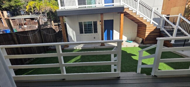 Building Photo - College Ave Apartment for Rent