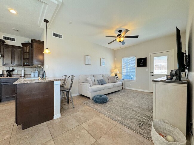 Building Photo - East El Paso 4 bed/ 2 Bath Refrig A/C Home