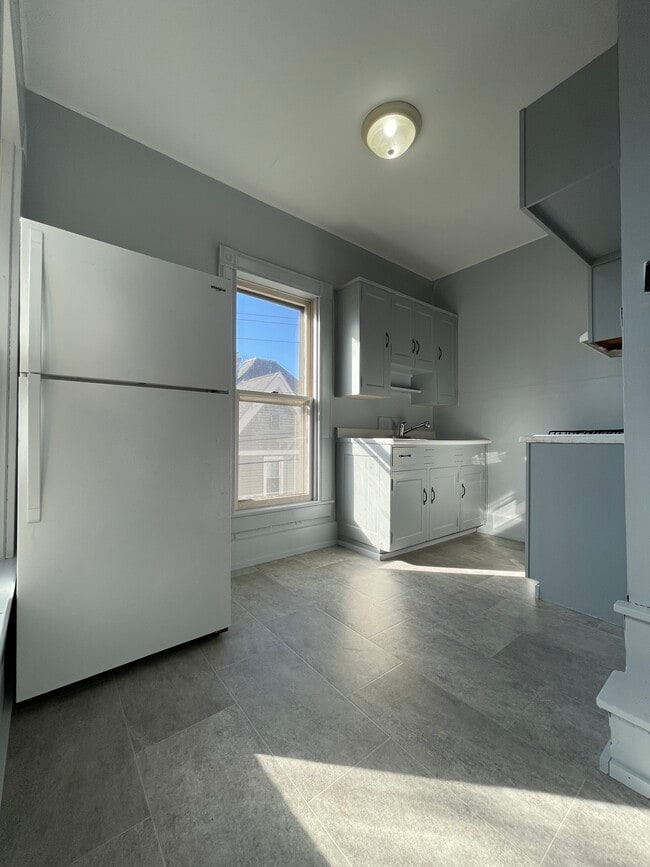 Building Photo - 404 Scammel St