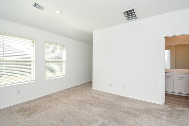 Building Photo - 18979 Buckley Oak Dr