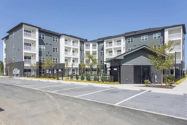 Building Photo - Newer 1 bedroom condo in The Ontario in Na...