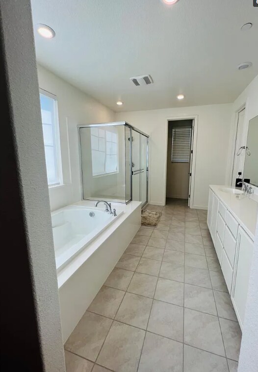 Building Photo - 2451 Lake Club Dr