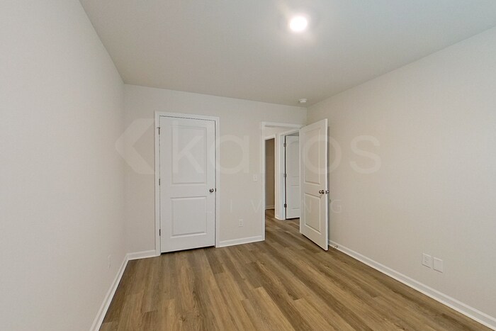 Building Photo - 121 Overstreet Way