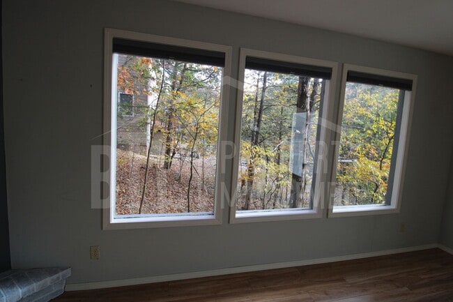 Building Photo - Peaceful 2-Bedroom Home Near Branson, MO –...