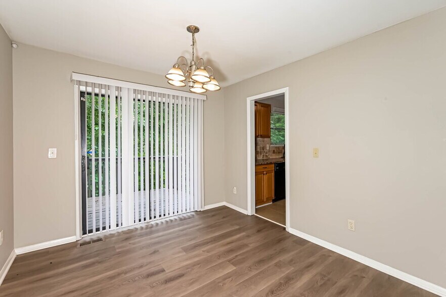 Building Photo - 3592 Riverchase Dr
