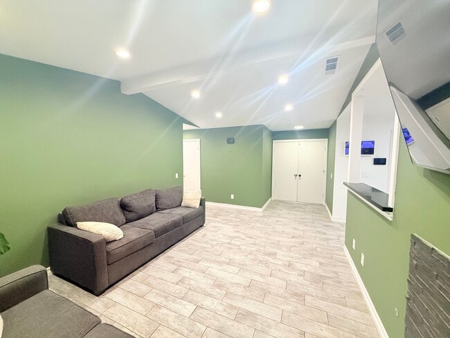 Building Photo - 13148 Shirebourn Rd