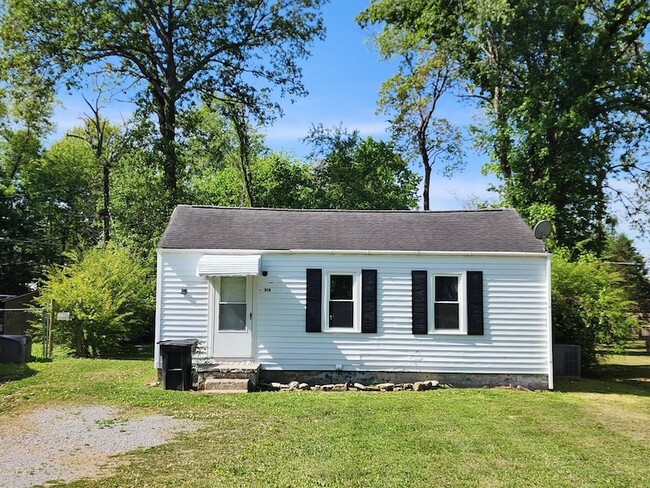 Building Photo - 314 Oakwood Rd