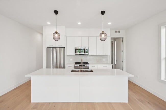 Building Photo - 2323 N Lister Ave