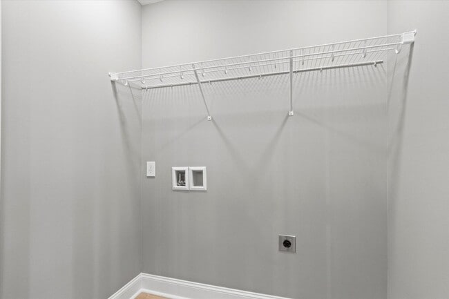 Building Photo - MOVE IN Special....1st Month's Rent Free!!!
