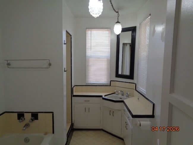 Building Photo - Cute and Clean One Story in Central Lancaster Offering 1328 sq. ft.