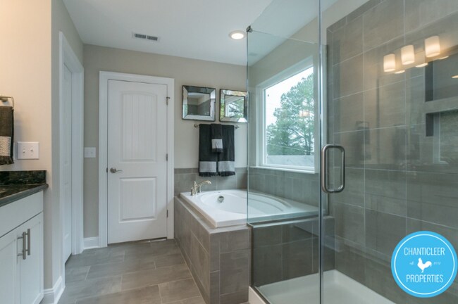 Building Photo - 2527 Reynolds Dr