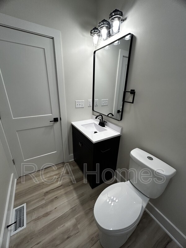 Building Photo - 3453 E 26th St