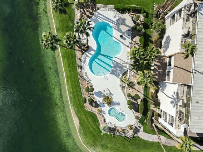 Building Photo - 900 Island Dr