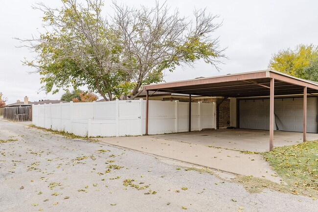 Building Photo - 1105 Gordon Blvd