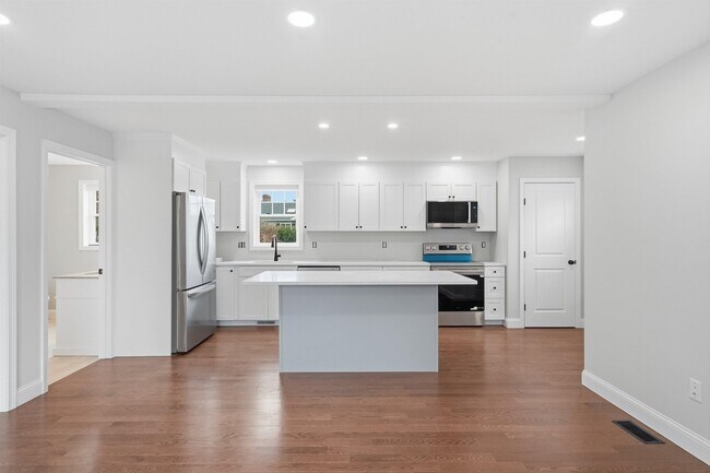 Building Photo - 24 Daytona St