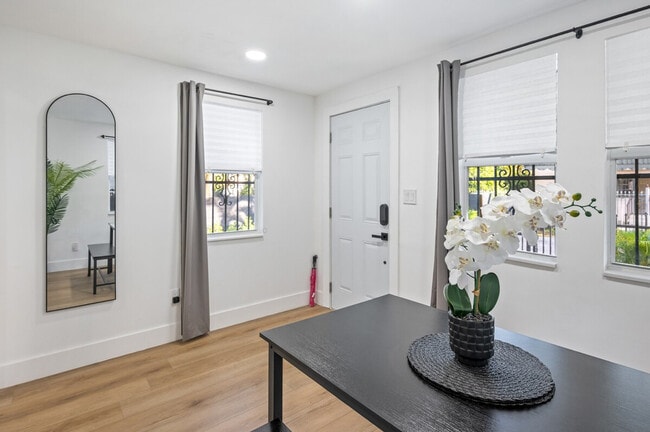 Building Photo - 310 NE 58th Terrace