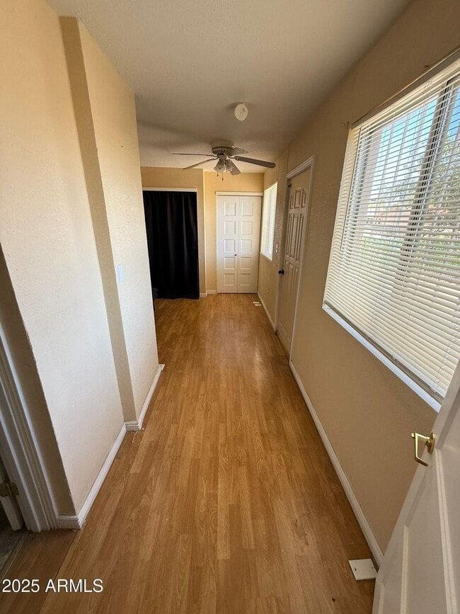 Building Photo - 851 E 9th St