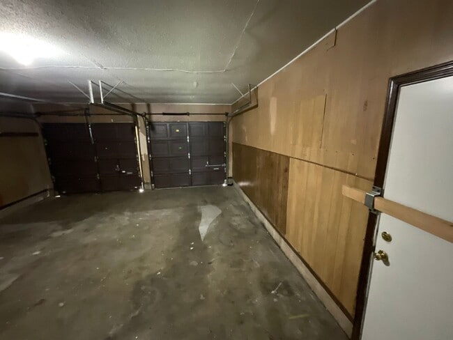 Building Photo - Nice 3bed, 1 1/2 bath. 2 car garage