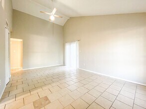 Building Photo - 3 Bedr/ 1 bath Beautiful Home in Hockley, TX