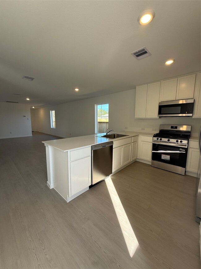 Building Photo - 14896 N Ascot Bnd Cir