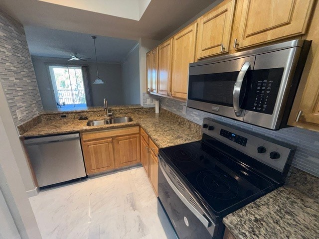 Building Photo - 5692 Bentgrass Dr