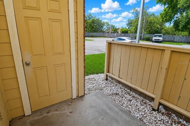Building Photo - 8722 Mallard Reserve Dr
