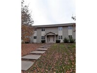 Building Photo - 870 E 6th St