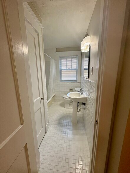 Building Photo - 1115 Ray Ave