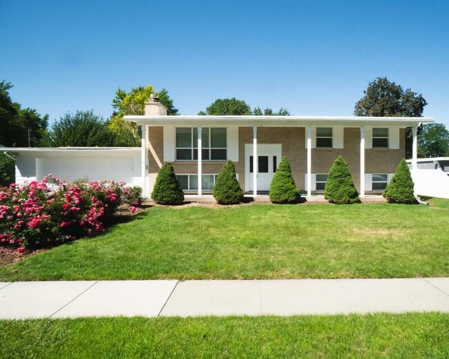 Building Photo - 5558 S Somerset Way