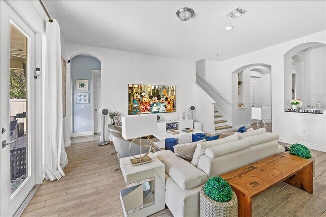 Building Photo - 8746 Crescendo Ave