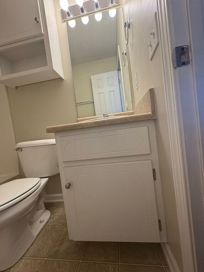Building Photo - 125 Winthrope Ln