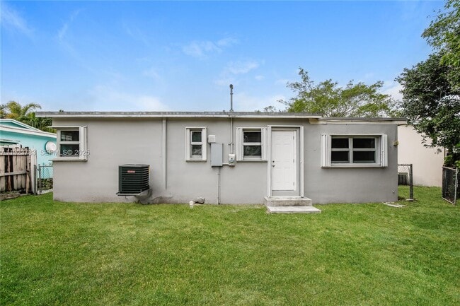 Building Photo - 5288 N Andrews Ave