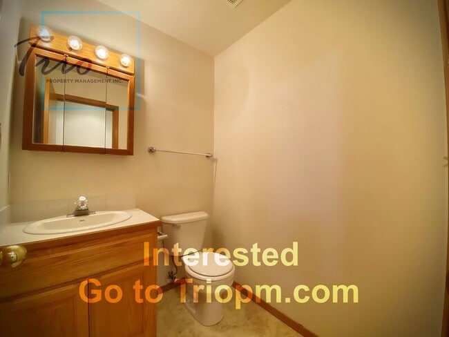 Building Photo - 4740 Spring Meadow Ave