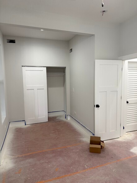 Building Photo - 1123 W Wolfram St