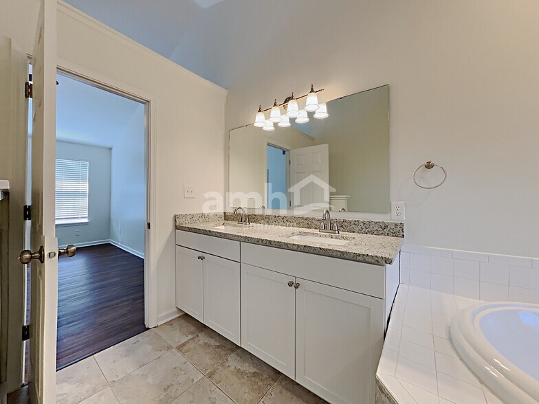 Building Photo - 4874 Oakton Way