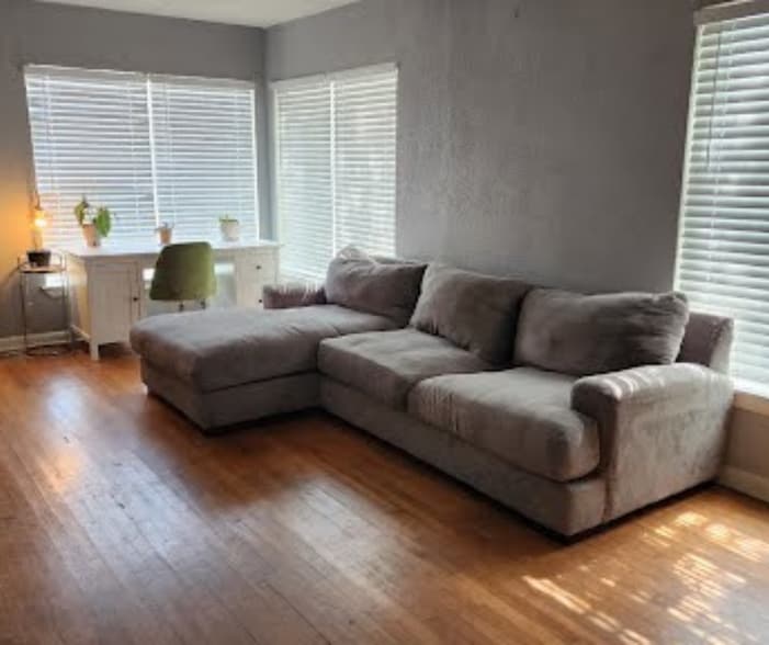 Living room - 2057 W Summit Ave